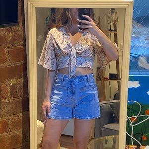 Adorable light pink cropped floral blouse